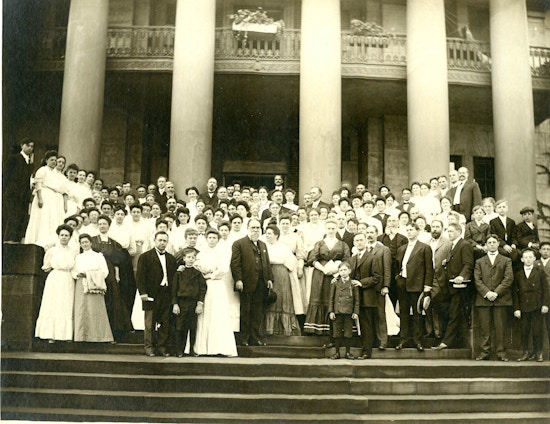 American Association To Promote Teaching Speech To The Deaf 1906 meeting group photograph taken on stairs with large columns in background.